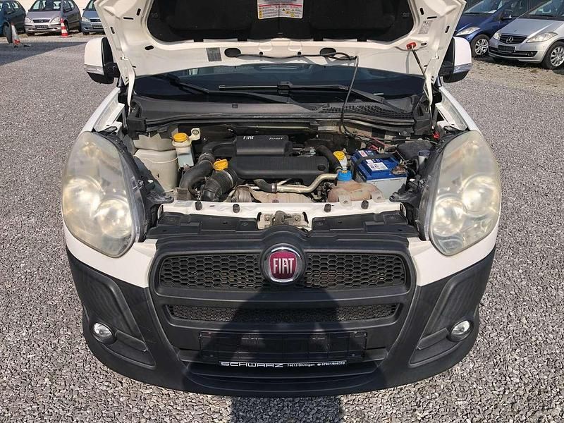 Gebraucht Fiat Doblò 120 PS (88 kW) 2014 Bianco gelato/banchisa Van / Kleinbus