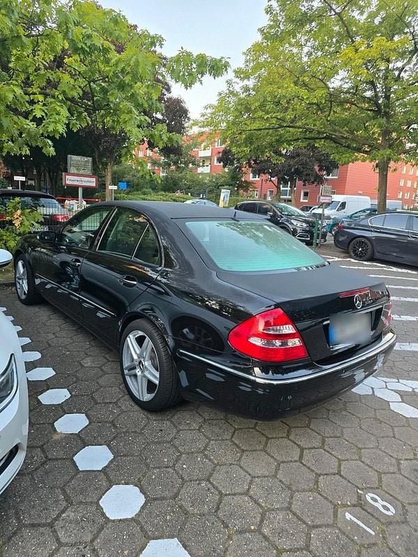 Gebraucht Mercedes E200 163 PS (119 kW) 2006 Schwarz Limousine