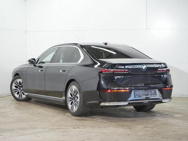 Gebraucht BMW 750e Executive 489 PS (359 kW) 2025 Black sapphire (schwarz) Limousine