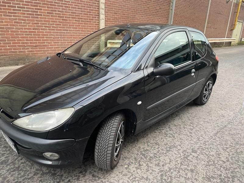Schwarz Gebraucht 2001 Peugeot 206 Kleinwagen | 1.700 € (Fairer Preis) - Bild 1/4