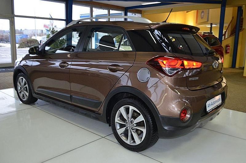 Gebraucht Hyundai i20 Active 120 PS (88 kW) 2016 Braun Van / Kleinbus