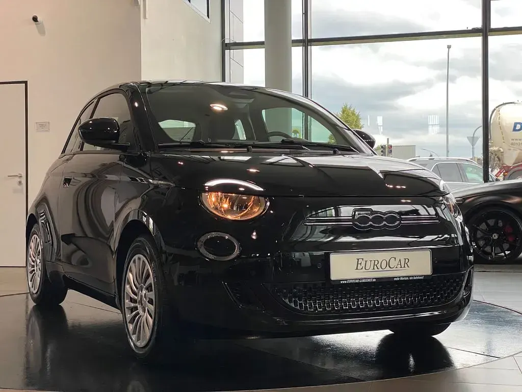 Gebraucht Fiat 500e Red 69 kW (95 PS) 2025 Schwarz Kleinwagen