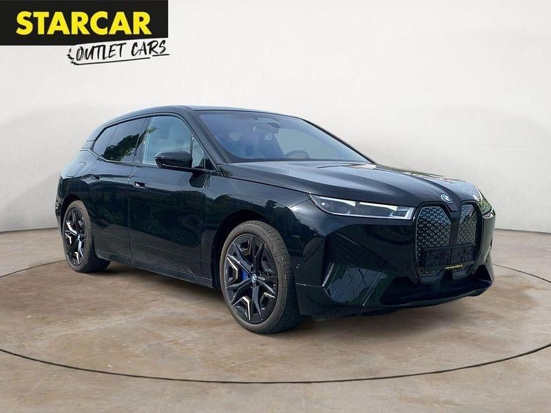 Black sapphire metallic Gebraucht 2022 BMW iX Sport Line SUV | 54.970 € - Bild 1/4