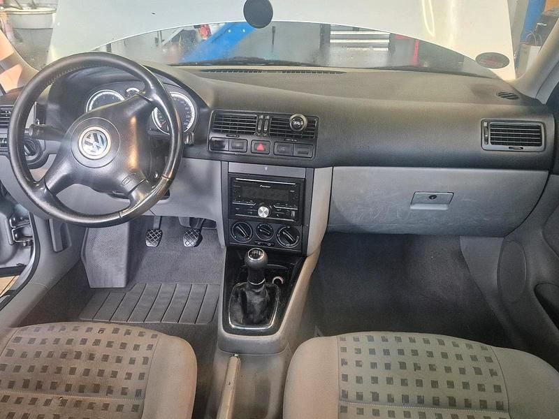 Grau Gebraucht 2000 VW Bora Limousine | 1.290 € (Fairer Preis) - Bild 1/4