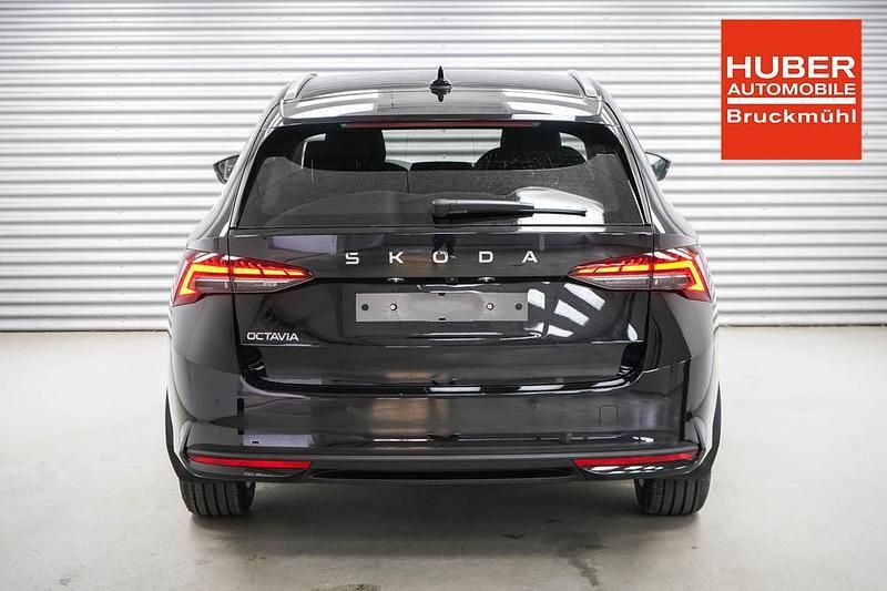 Neu Skoda Octavia Selection 150 PS (110 kW) 2025 Black magic metallic (1z) Kombi