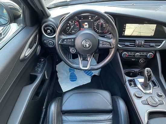 Gebraucht Alfa Romeo Giulia Sprint 201 PS (147 kW) 2021 Nero vulcano metallic Limousine