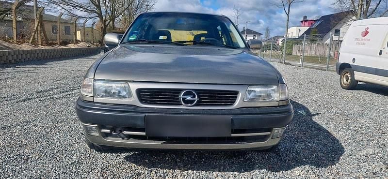 Gebraucht Opel Astra 101 PS (74 kW) 1996 Grau Limousine