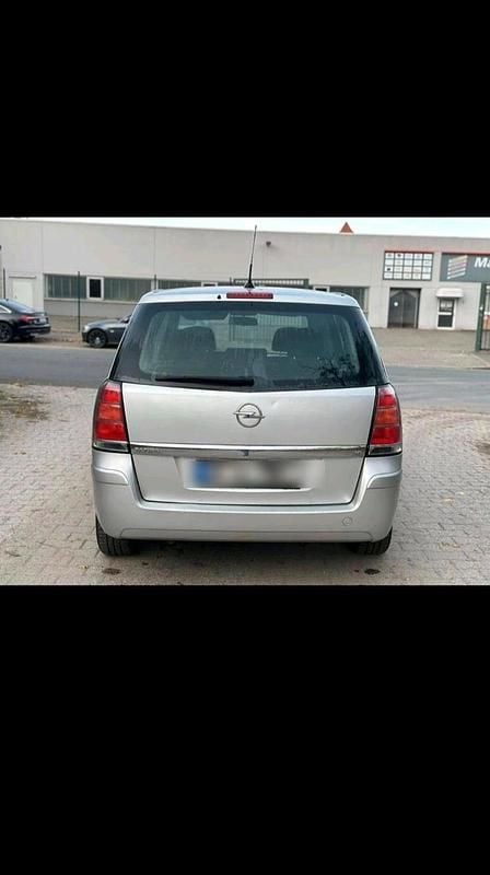 Gebraucht Opel Zafira 140 PS (102 kW) 2007 Silber Van / Kleinbus