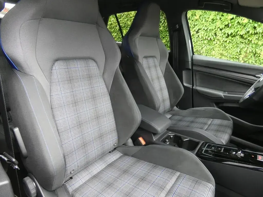 Gebraucht VW Golf VIII GTE 272 PS (200 kW) 2024 Delfingrau Limousine