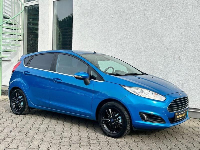 Blau Gebraucht 2014 Ford Fiesta Titanium Limousine | 6.990 € - Bild 1/4