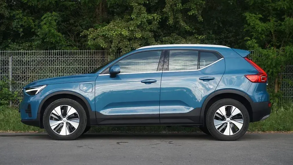 Używany Volvo XC40 211 KM (155 kW) 2022 Niebieski SUV