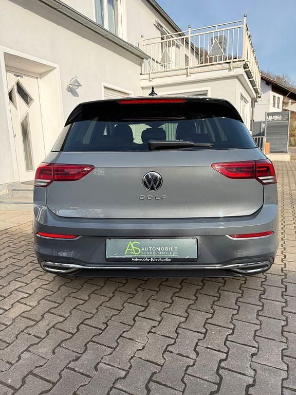 Gebraucht VW Golf VIII 150 PS (110 kW) 2023 Grau Limousine