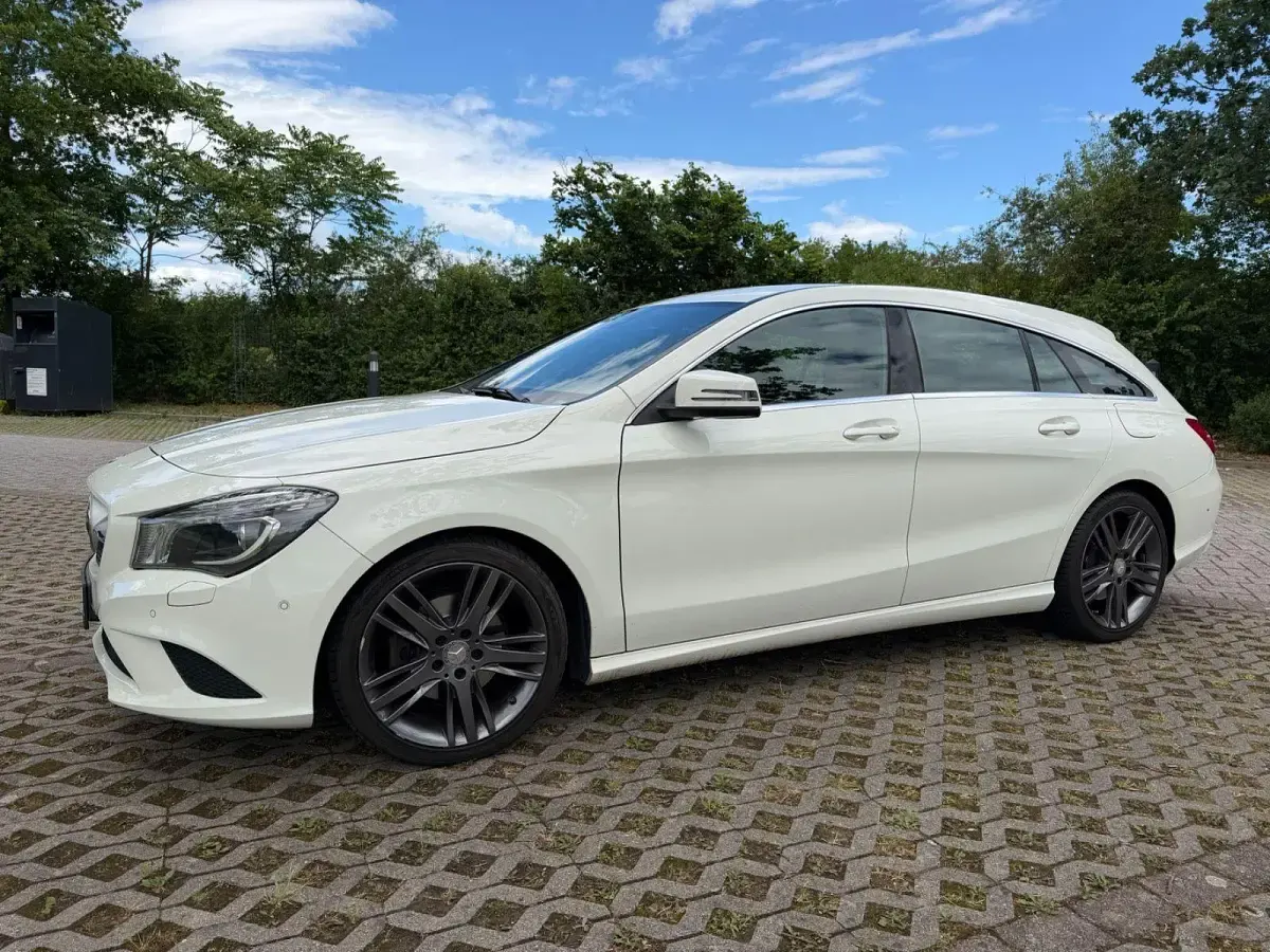 Gebraucht Mercedes CLA180 Shooting Brake 122 PS (89 kW) 2016 Weiß Kombi