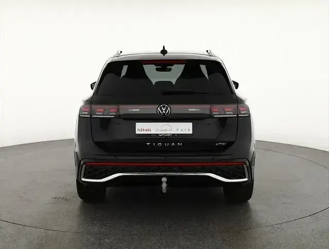 Gebraucht VW Tiguan R-line 150 PS (110 kW) 2024 Schwarz SUV