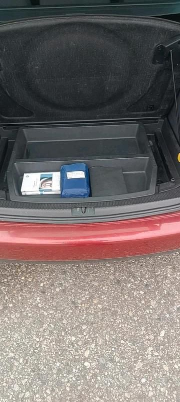 Rot Gebraucht 2006 VW Touran Van / Kleinbus | 1.900 € (Superpreis) - Bild 1/4