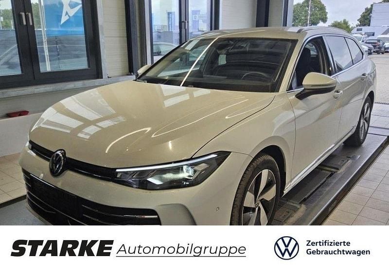 Weiß Gebraucht 2025 VW Passat Business Kombi | 36.190 € (Superpreis) - Bild 1/4