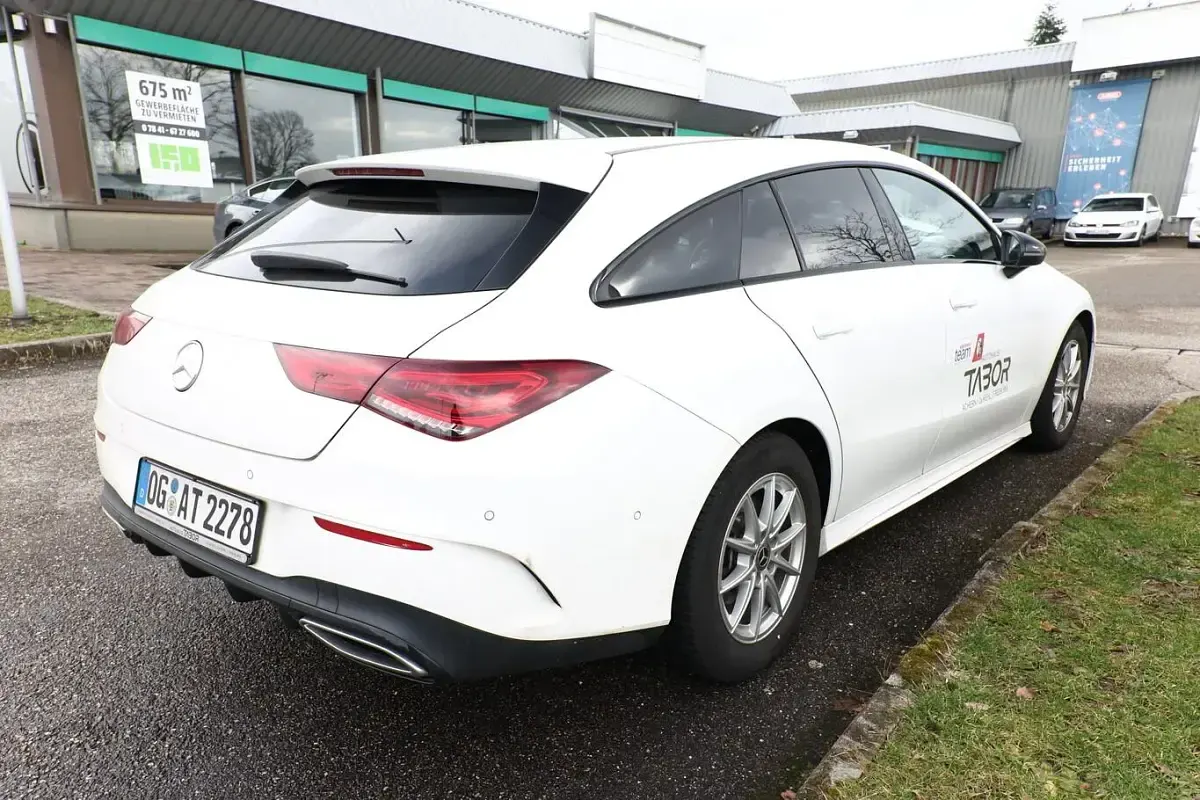 Gebraucht Mercedes CLA200 AMG line 150 PS (110 kW) 2023 Polarweiss Coupé