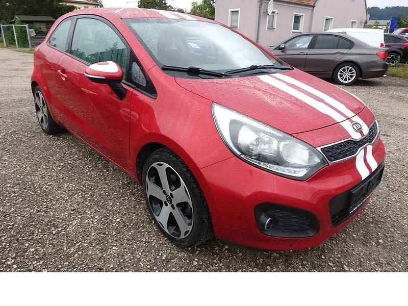 Rot Gebraucht 2012 Kia Rio Spirit Limousine | 4.950 € (Fairer Preis) - Bild 1/4