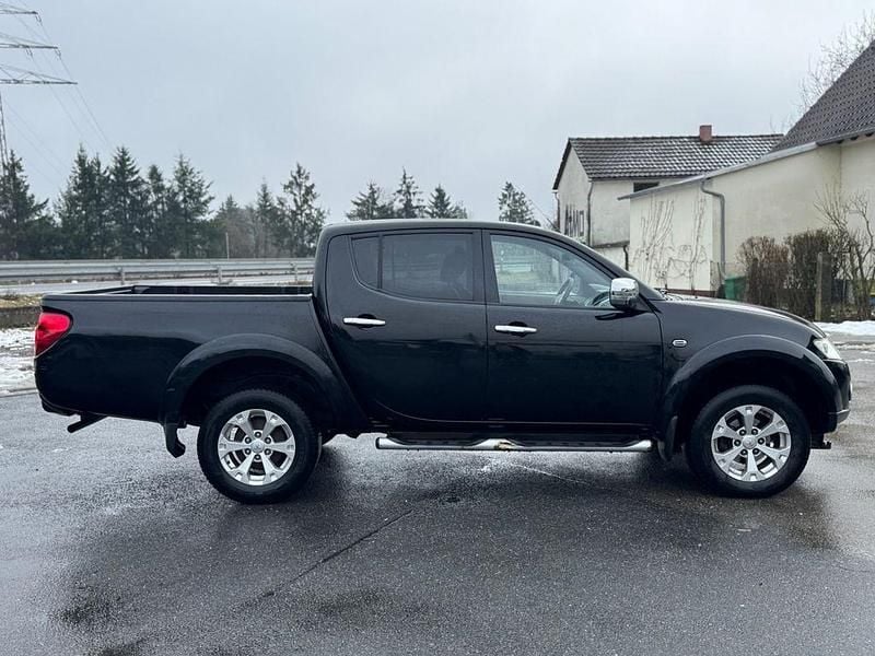 Gebraucht Mitsubishi L200 Edition 178 PS (130 kW) 2013 Schwarz Abholung