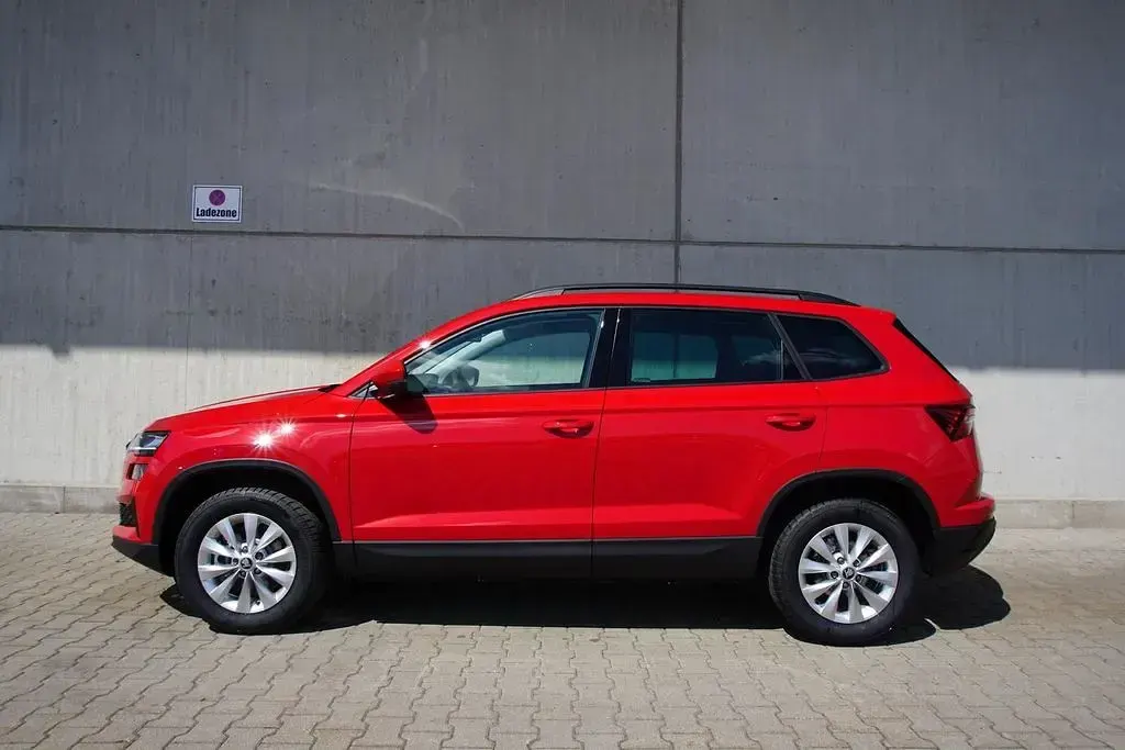 Neu Skoda Karoq 150 PS (110 kW) 2026 Velvetrot metallic SUV