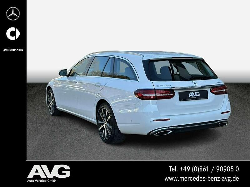 Gebraucht Mercedes E300 Avantgarde 306 PS (225 kW) 2022 Weiß Kombi