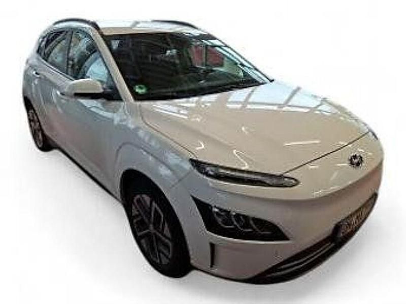 Gebraucht Hyundai Kona Trend 100 kW (136 PS) 2023 Weiß SUV