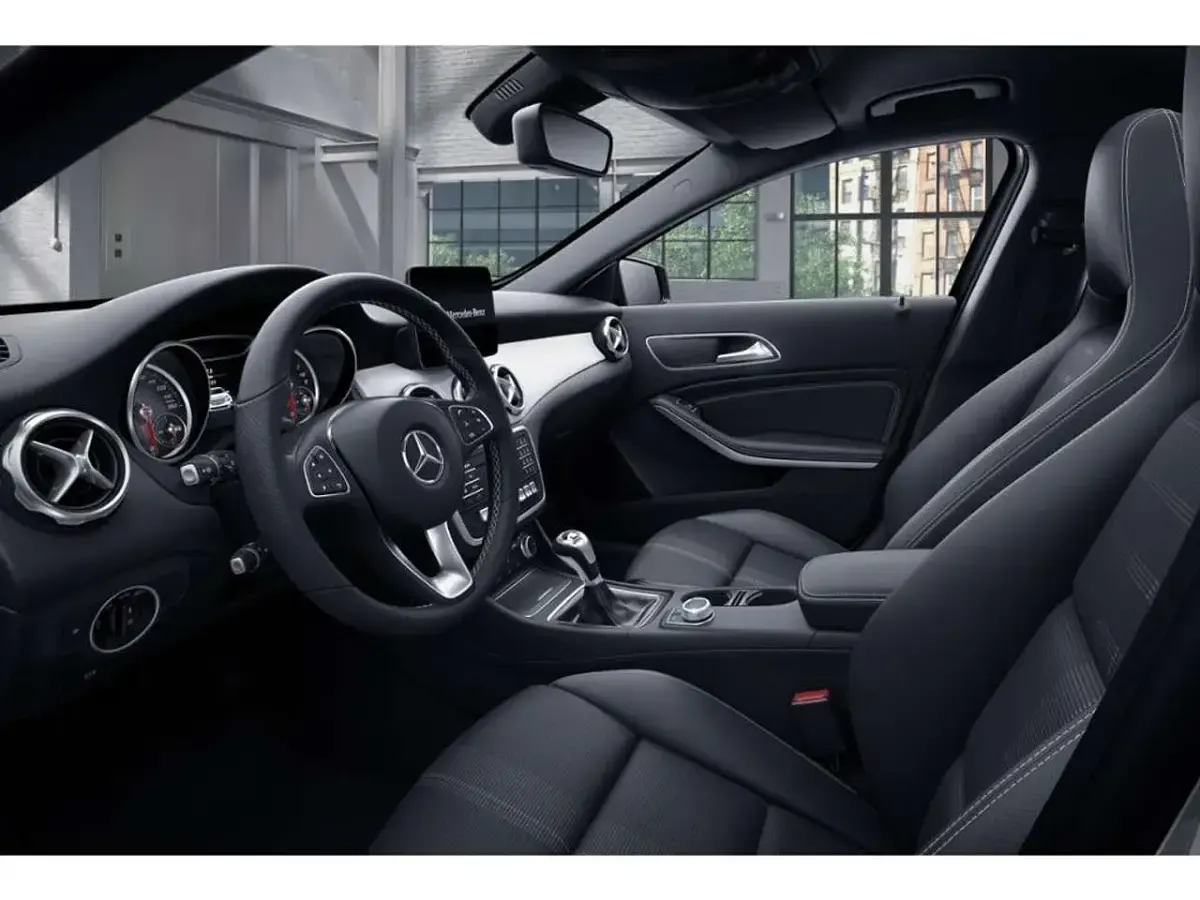 Gebraucht Mercedes GLA200 Urban 156 PS (114 kW) 2018 Grau SUV