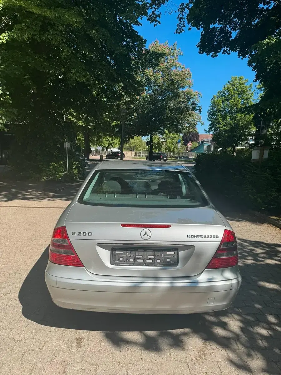 Gebraucht Mercedes E200 163 PS (119 kW) 2002 Silber Limousine