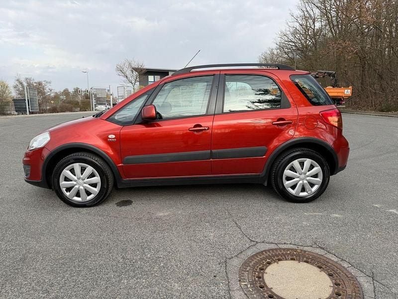 Gebraucht Suzuki SX4 Club 135 PS (99 kW) 2011 Orange SUV