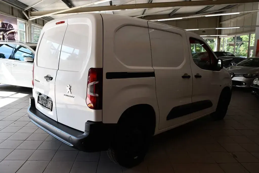 Gebraucht Peugeot Partner Premium 102 PS (75 kW) 2020 Weiß Van / Kleinbus