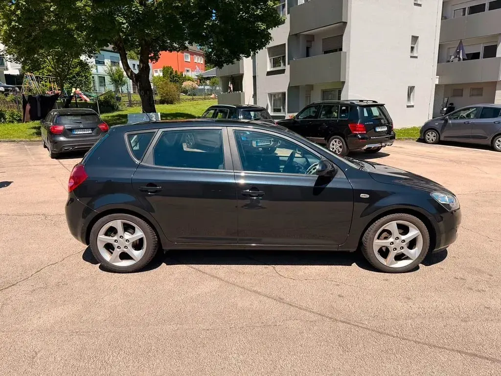 Gebraucht Kia Ceed 143 PS (105 kW) 2008 Schwarz Kleinwagen