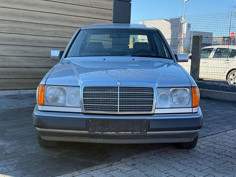 Gebraucht Mercedes E230 1991 Silber Limousine