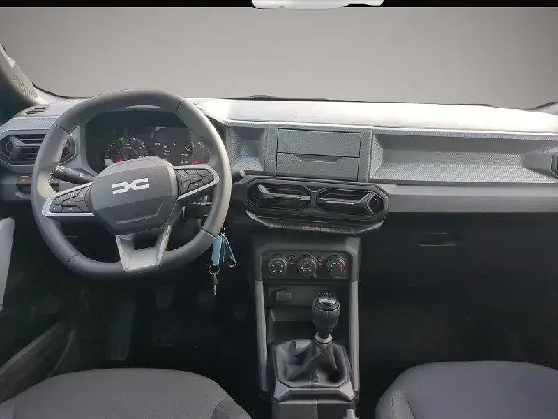 Neu Dacia Duster Essentiel 101 PS (74 kW) 2025 Manufacturer