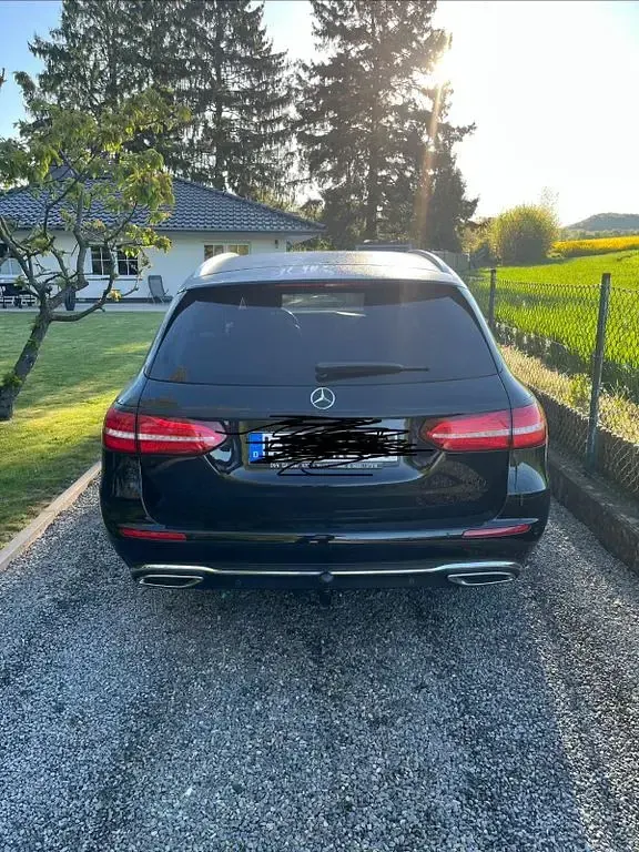 Gebraucht Mercedes E220 194 PS (142 kW) 2019 Schwarz Limousine