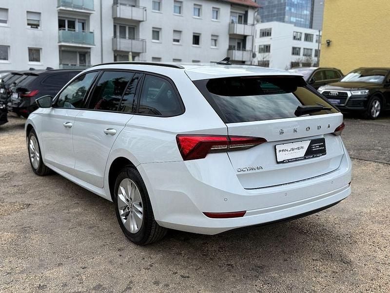 Gebraucht Skoda Octavia Ambition 150 PS (110 kW) 2023 Bila moon/moon white Kombi