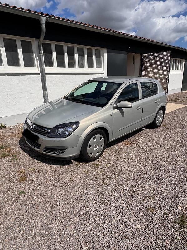 Silber Gebraucht 2006 Opel Astra Kleinwagen | 2.500 € (Fairer Preis) - Bild 1/4