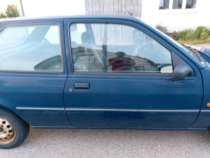 Gebraucht Ford Fiesta 60 PS (44 kW) 1994 Blau Kleinwagen