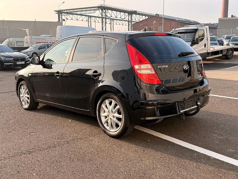 Gebraucht Hyundai i30 Style 140 PS (102 kW) 2008 Schwarz Kleinwagen