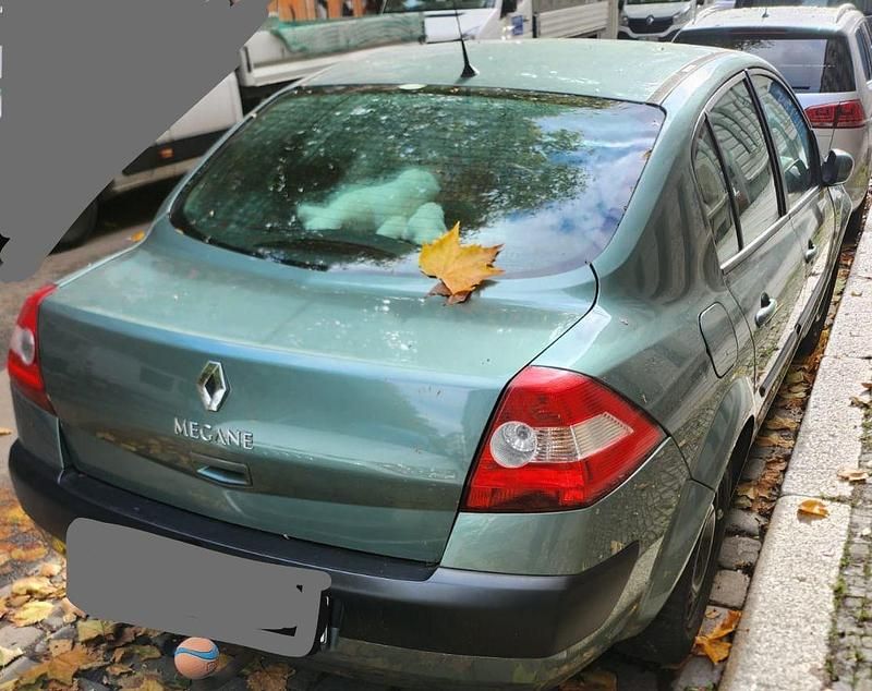 Grün Gebraucht 2005 Renault Mégane II Limousine | 1.650 € (Guter Preis) - Bild 1/3