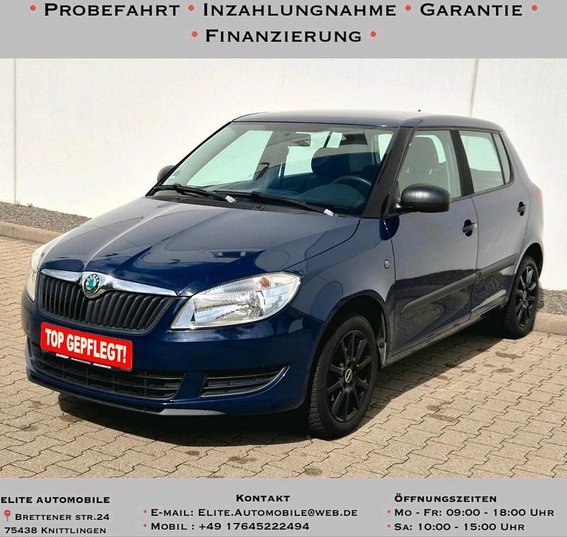 Blau Gebraucht 2011 Skoda Fabia Limousine | 3.990 € (Fairer Preis) - Bild 1/4