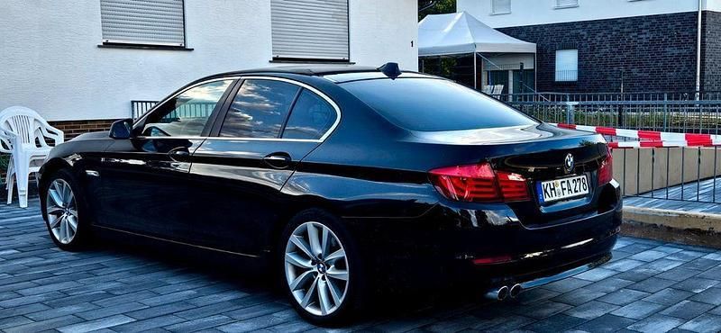Schwarz Gebraucht 2012 BMW 525 Sport Line Limousine | 10.990 € (Guter Preis) - Bild 1/4