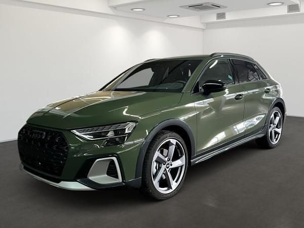 Gebraucht Audi A3 Ambiente 150 PS (110 kW) 2025 Grün (distriktgrün metallic) Limousine