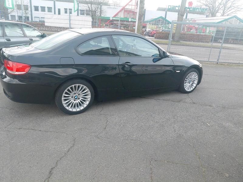 Gebraucht BMW 320 170 PS (125 kW) 2008 Schwarz Coupé