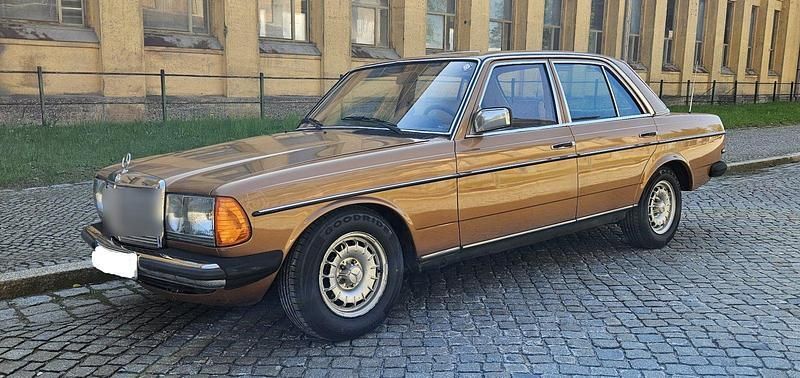 Gold Gebraucht 1981 Mercedes E300 Limousine | 6.999 € - Bild 1/4
