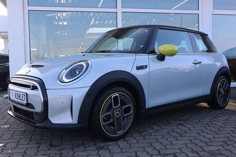 Gebraucht Mini Cooper SE Hatch 135 kW (184 PS) 2021 White silver Kleinwagen