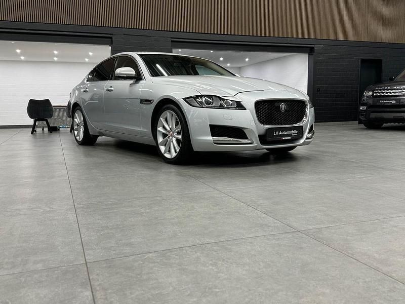 Gebraucht Jaguar XF Prestige 300 PS (220 kW) 2017 Silber Limousine