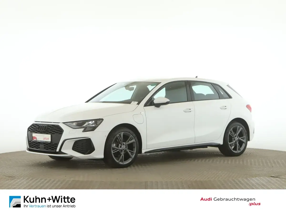 Second-hand Audi A3 S-Line 204 CP (150 kW) 2022 Berlinǎ