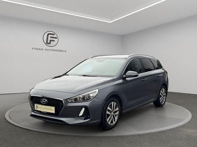 Grau Gebraucht 2017 Hyundai i30 Kombi | 12.850 € (Fairer Preis) - Bild 1/4