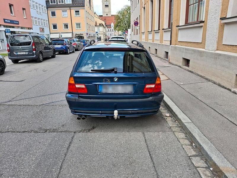 Second-hand BMW 325 192 CP (141 kW) 2004 Albastru Break