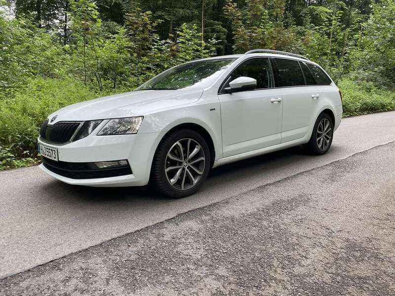 Weiß Gebraucht 2017 Skoda Octavia Ambition Kombi | 8.499 € (Guter Preis) - Bild 1/4